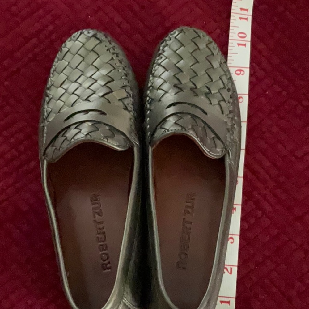 Pewter colored driving moccasin size 8m by Robert Zur